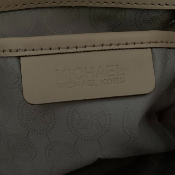 NWT! MICHAEL KORS MK STUDDED JET SET TRAVEL TOTE BAG WITH DUST BAG - Picture 11 of 13